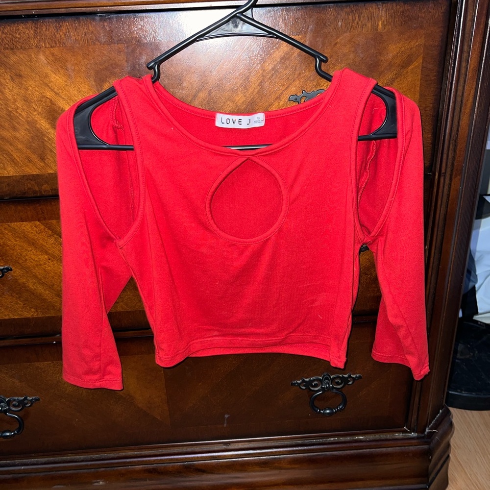 Super adorable cut out top
